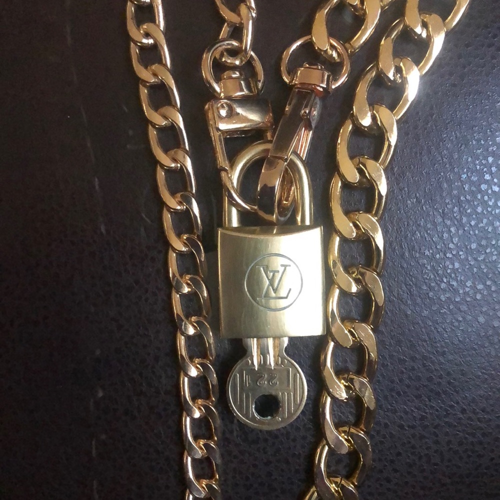 GOLD LINK CHAIN TO WEAR WITH LV Lock Non-Branded Shoulder Strap or Extension